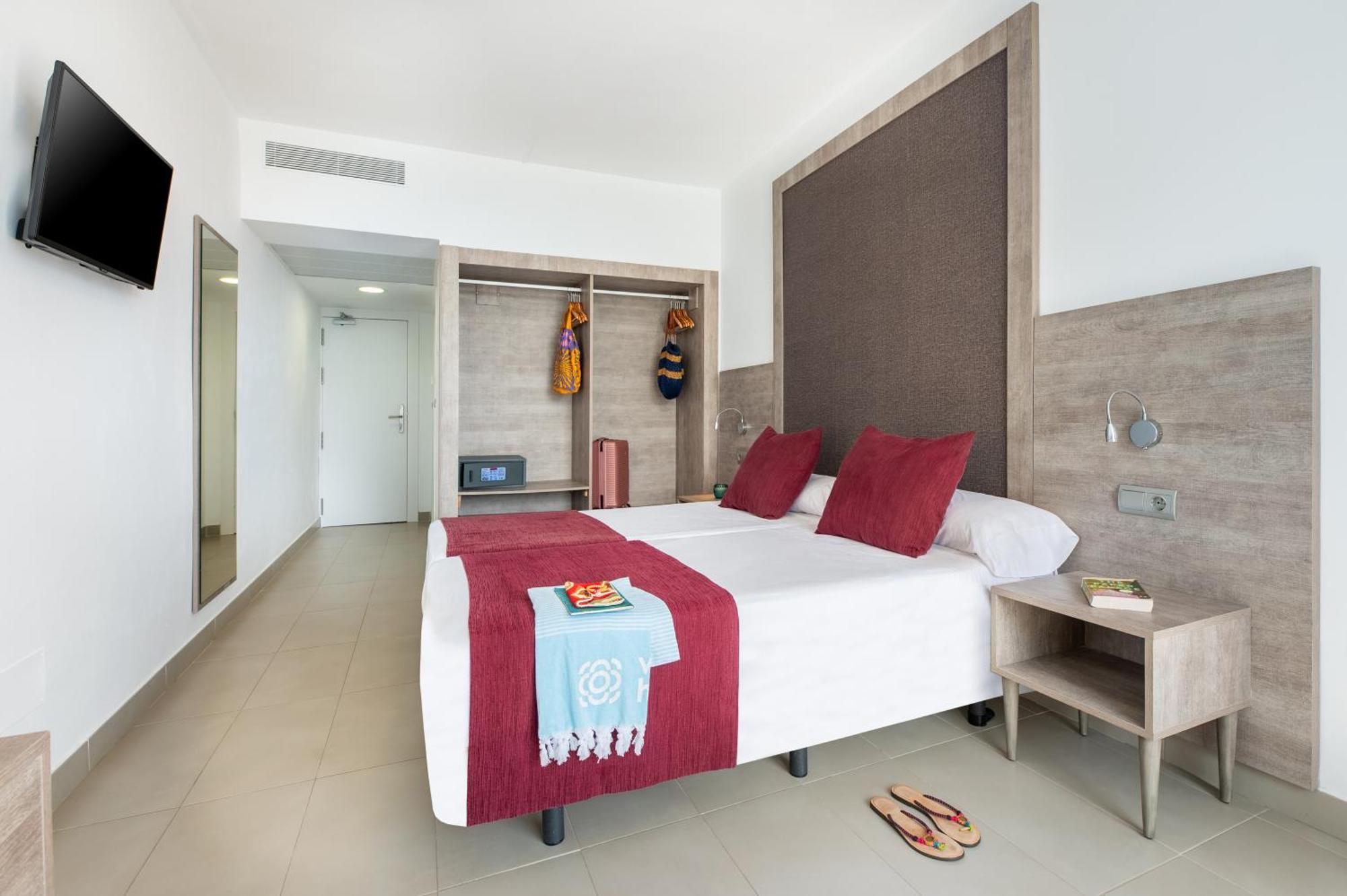 Hotel Vibra Riviera Sant Antoni de Portmany Esterno foto