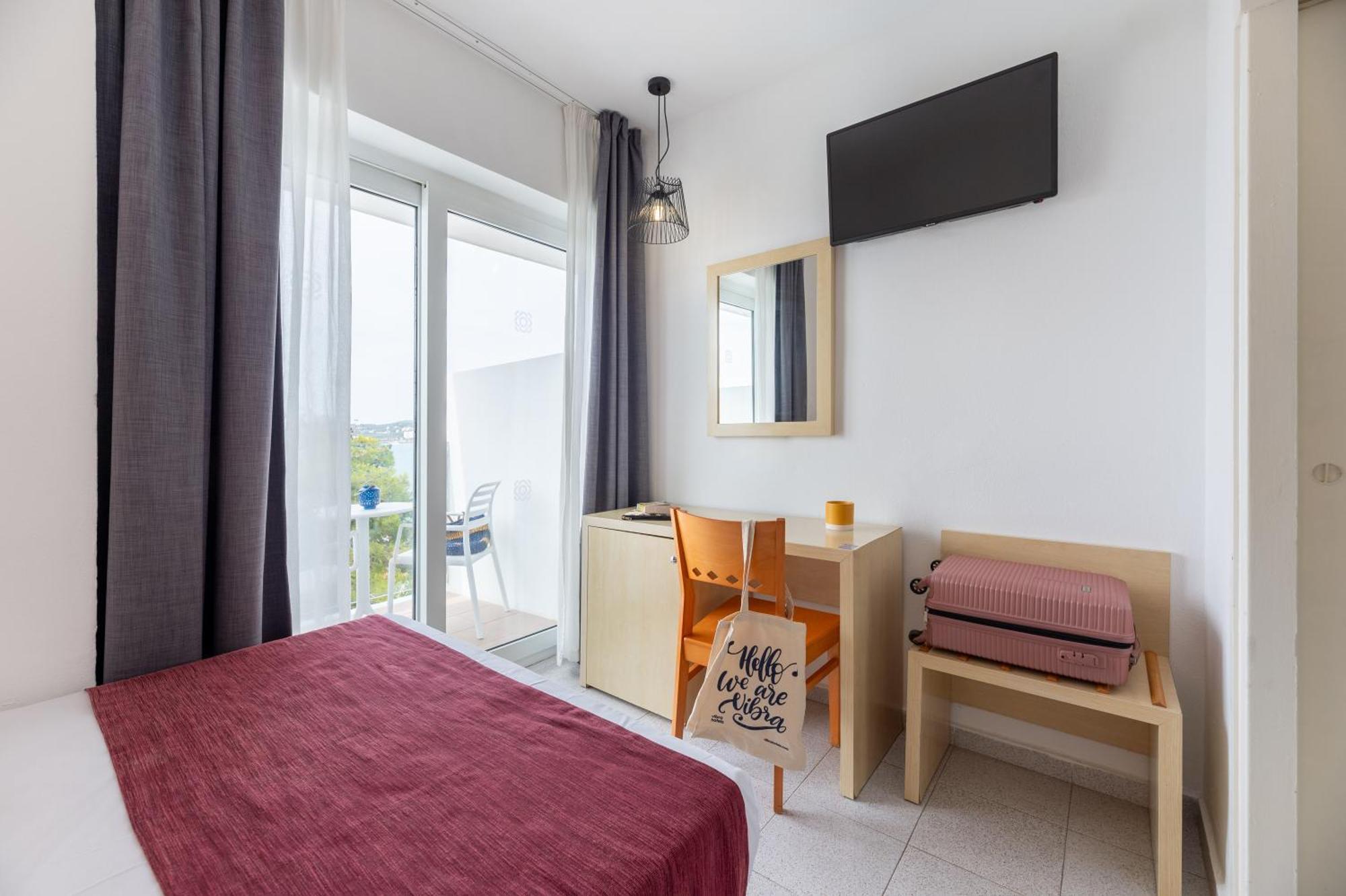Hotel Vibra Riviera Sant Antoni de Portmany Esterno foto