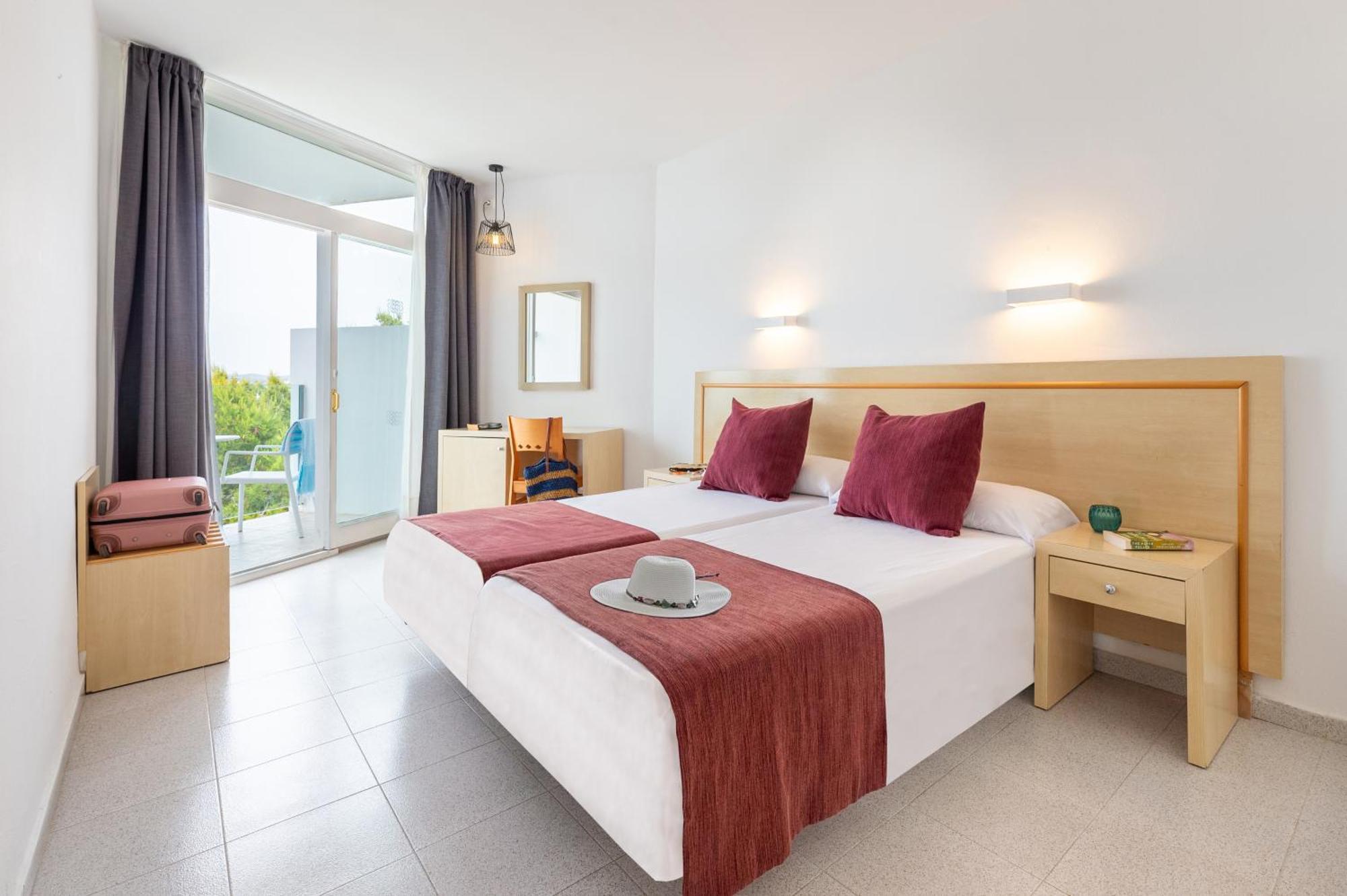 Hotel Vibra Riviera Sant Antoni de Portmany Esterno foto