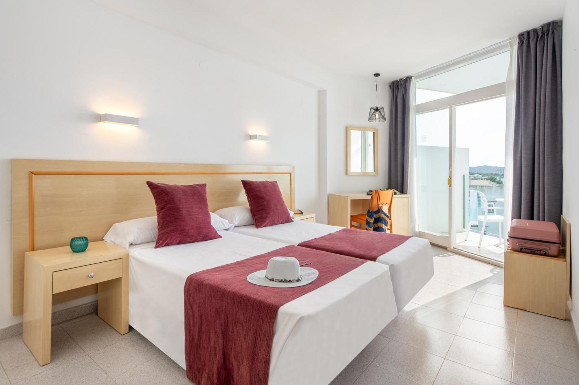 Hotel Vibra Riviera Sant Antoni de Portmany Esterno foto