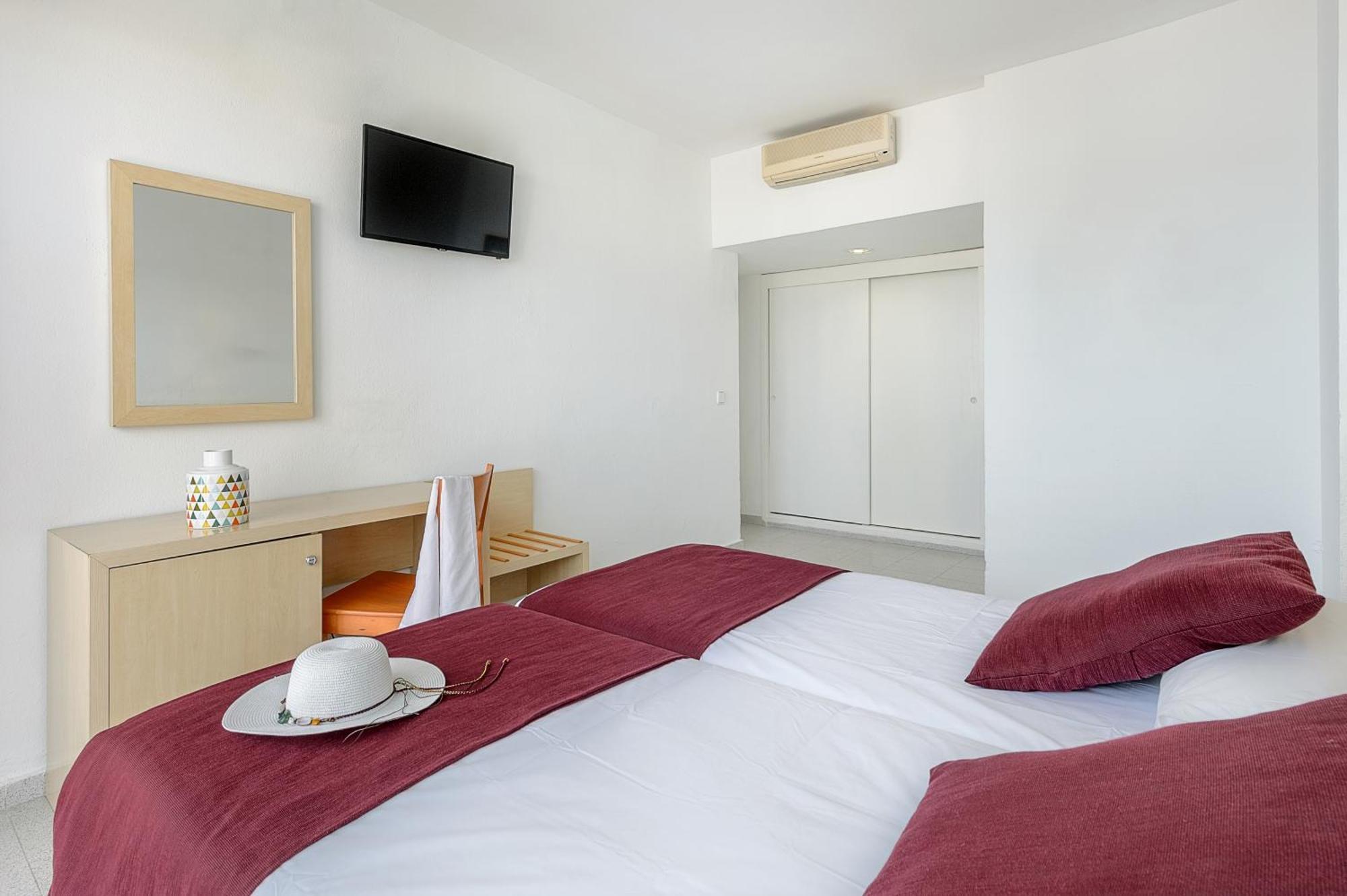 Hotel Vibra Riviera Sant Antoni de Portmany Esterno foto