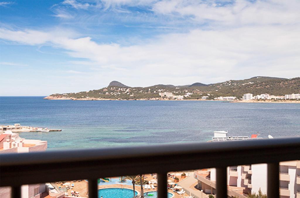 Hotel Vibra Riviera Sant Antoni de Portmany Esterno foto
